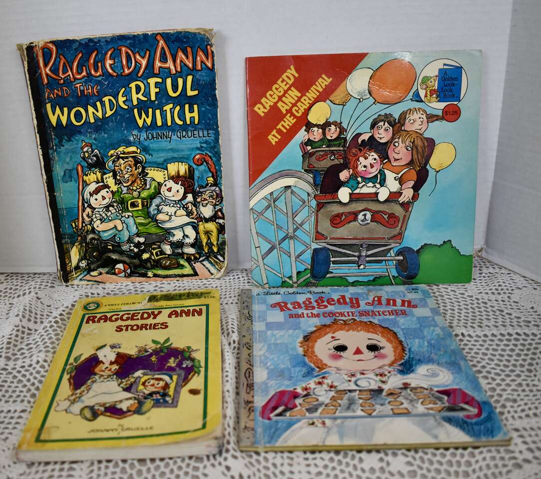 Four ( 4 ) Separate Older Collectible Vintage Raggedy Ann Books- Two Of Them Are By Johnny Gruelle
