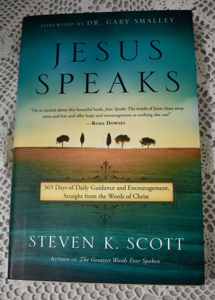 JESUS SPEAKS - 365 Days of Daily Guidance and Encouragement Straight From The Words Of Christ By Steven K. Scott