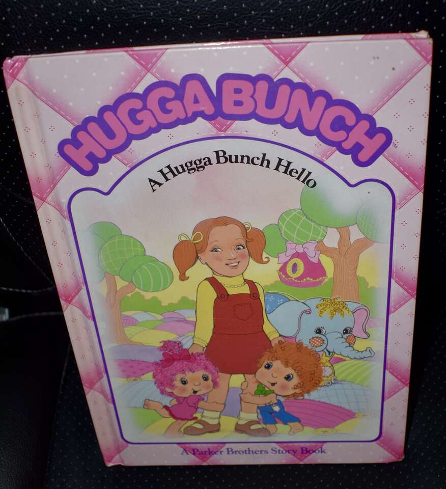 CollectIble- HUGGA BUNCH - A HUGGA BUNCH HELLO - 1985- 40 Pages - A Parker Brothers Story Book