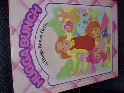 CollectIble- HUGGA BUNCH - A HUGGA BUNCH HELLO - 1985- 40 Pages - A Parker Brothers Story Book
