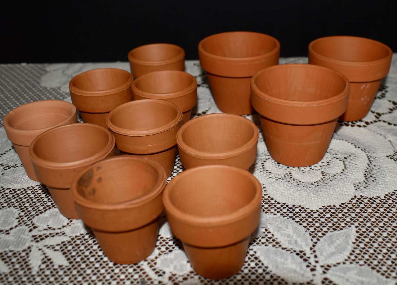 SET OF SEVERAL SMALL CLAY POTS FOR SMALL PLANTS LIKE CACTI AND MORE…OR FOR FUN CRAFTS DECOR