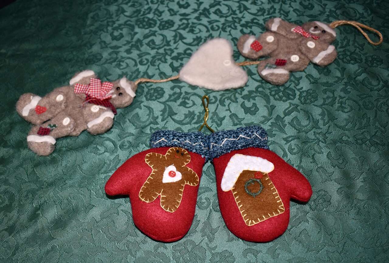 Two Really Cute Fabric Christmas Decor Mitten / Gloves And A Gingerbread Wall Decor With A Heart