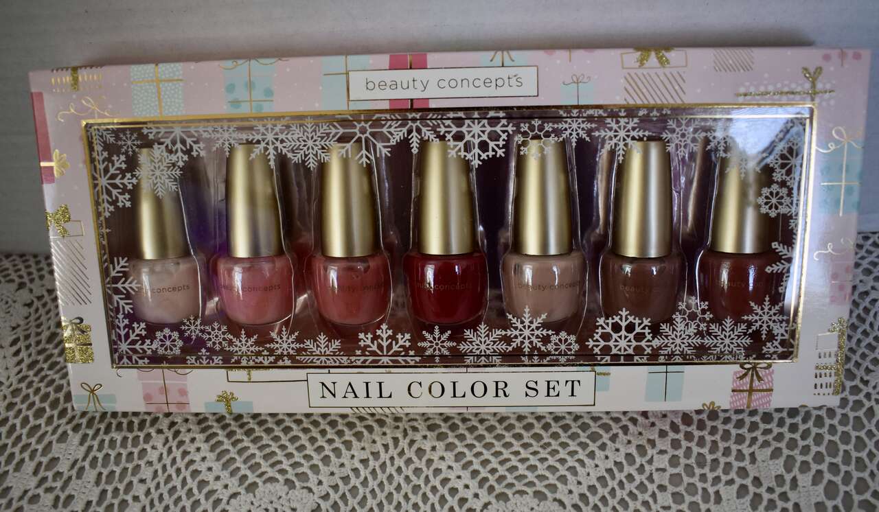 Box of 7 Nail Color Set By Beauty Concepts That Have Never Been Opened / Used