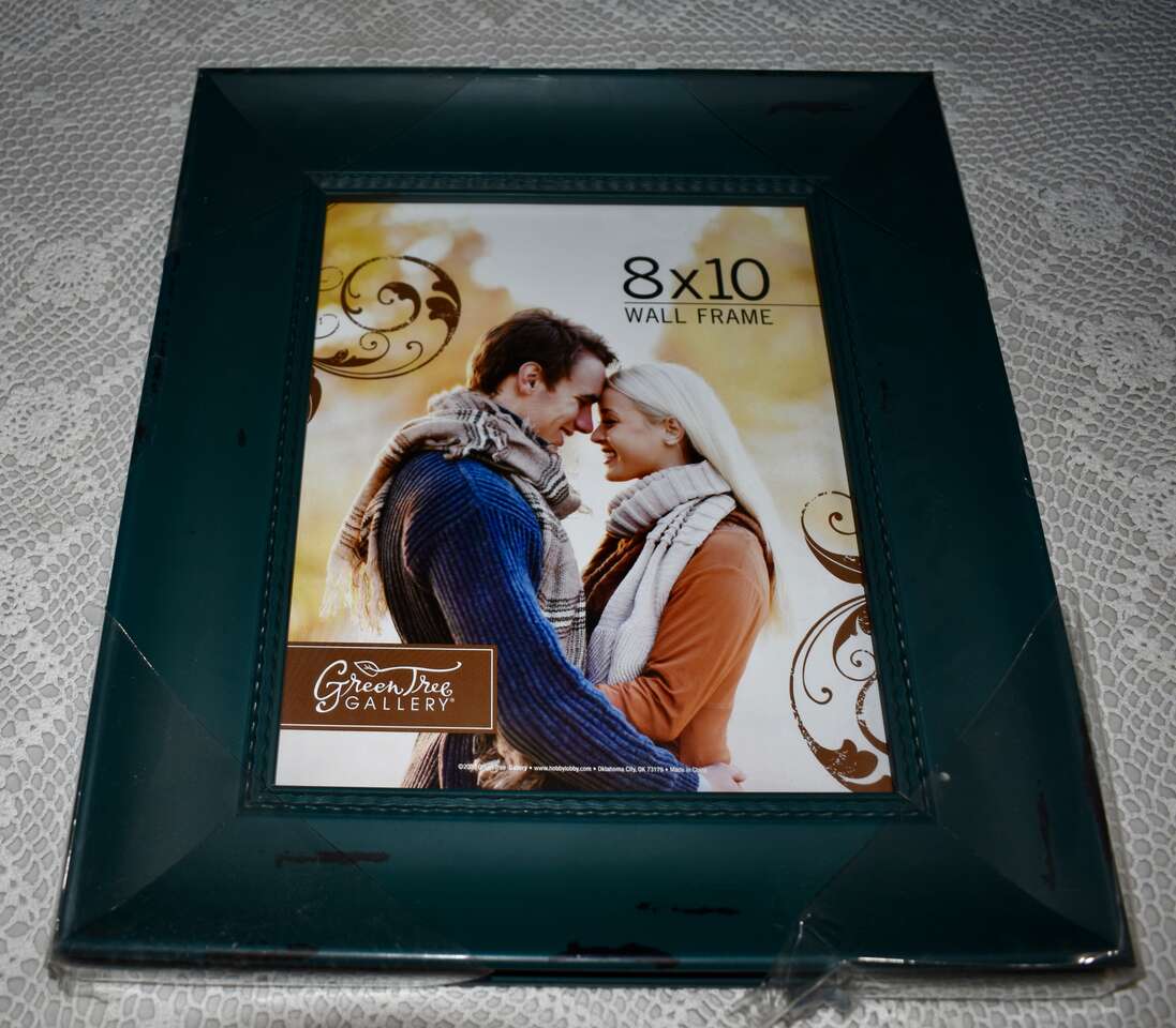 Brand New 8 X 10 Distressed / Antique Looking Green Wall Picture / Photo Frame
