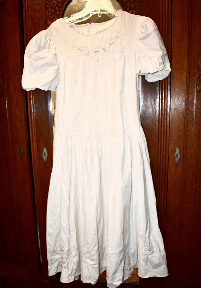 Beautiful Vintage White Cotton Battenburg Lace Young Ladies Jr. Size 11 / 12 Dress With Sleeves