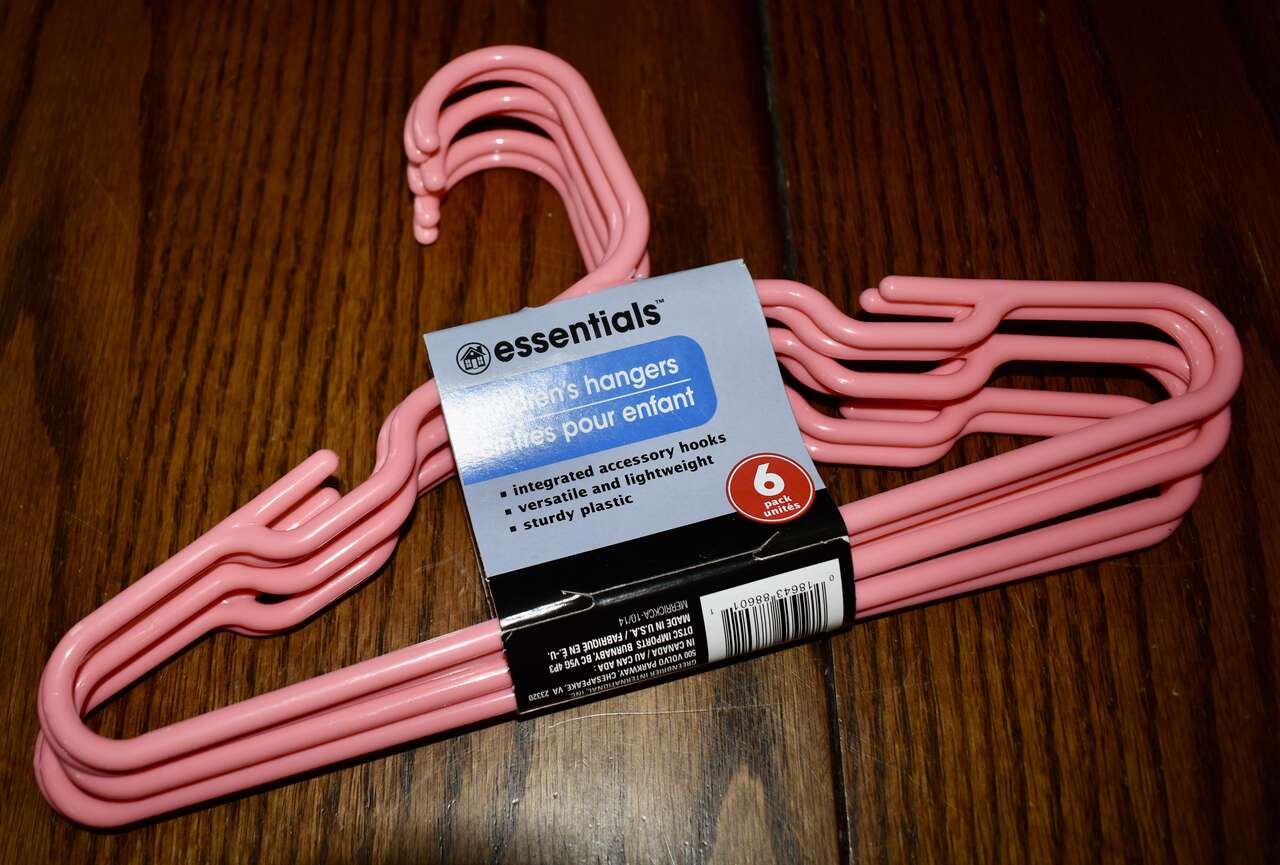 SET OF 6 NEW VERY STURDY SMALLER SIZED PINK HANGERS FOR BABY CLOTHING