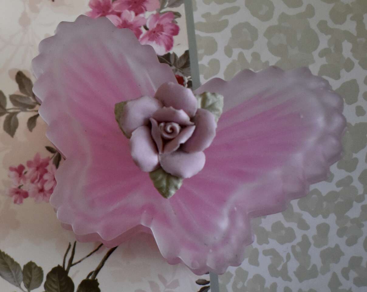 BUTTERFLY SHAPED CANDLE HOLDER DISH WITH A PINK CANDLE AND A ROSE ON TOP OF THE LID OF THE DISH