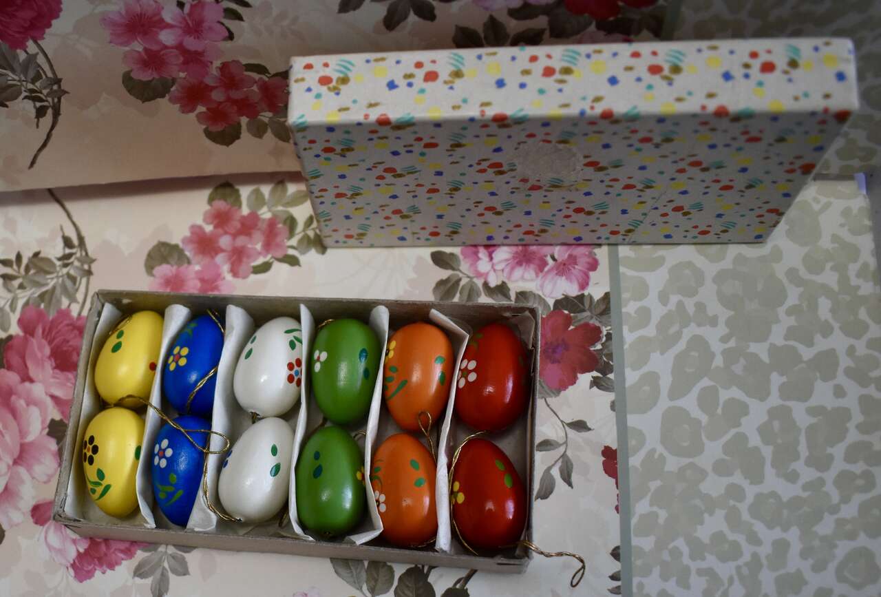SET OF 12 VINTAGE MINIATURE WOODEN PAINTED EASTER EGGS FOR FUN DECOR