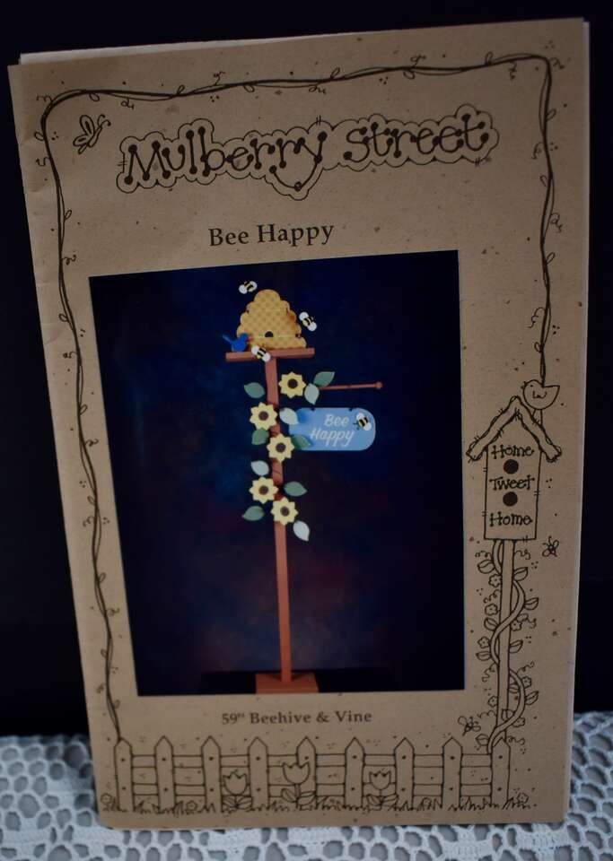 MULBERY STREET BEE HAPPY PATTERN TO MAKE A WOODEN 59 INCH BEHIVE AND VINE SIGN FOR FUN DECOR