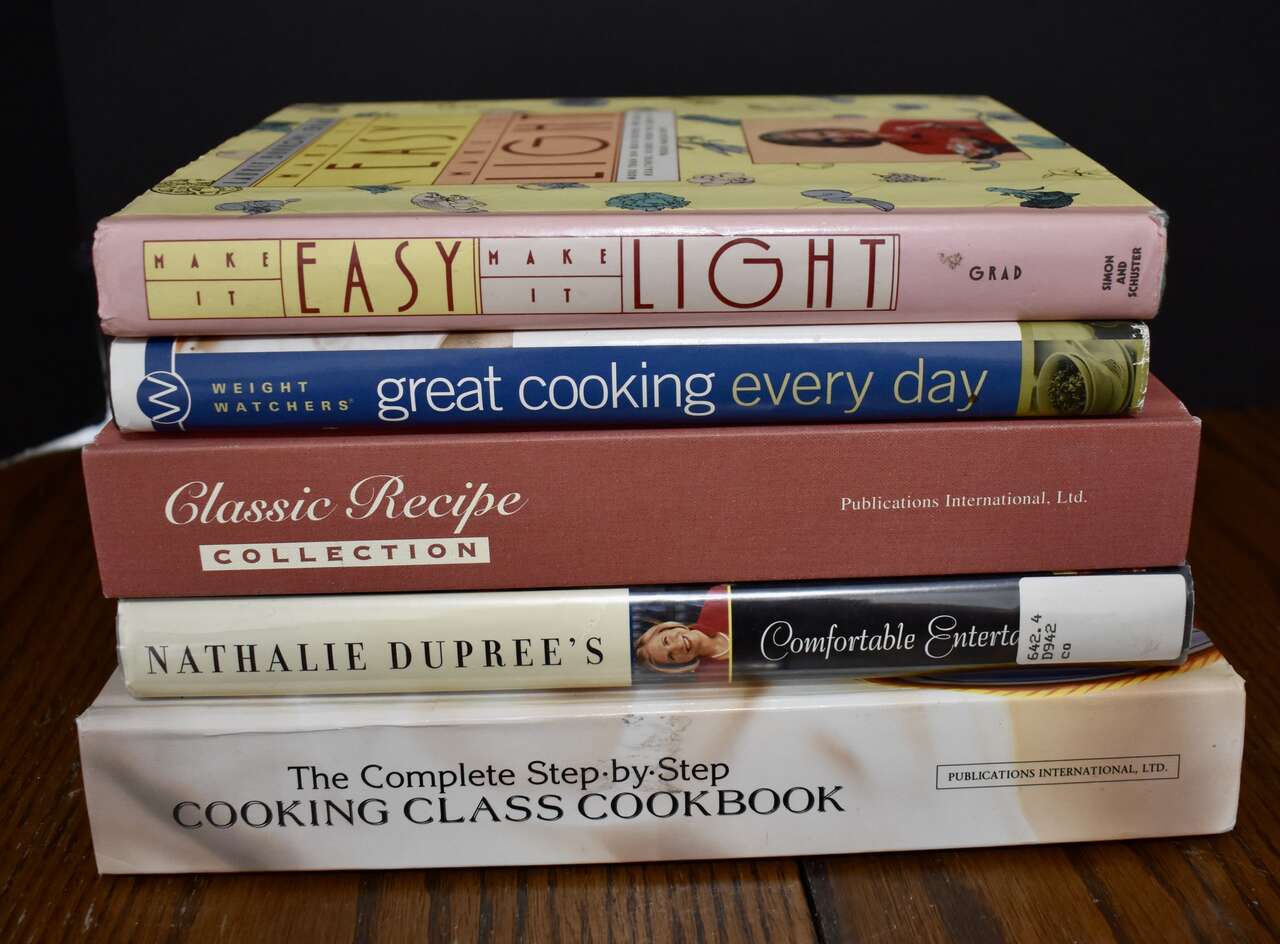 A LOT OF 5 REALLY FUN COOKBOOKS FILLED WITH SO MANY WONDERFUL RECIPES-- ALL FOR ONLY $5.00 FOR ALL FIVE BOOKS