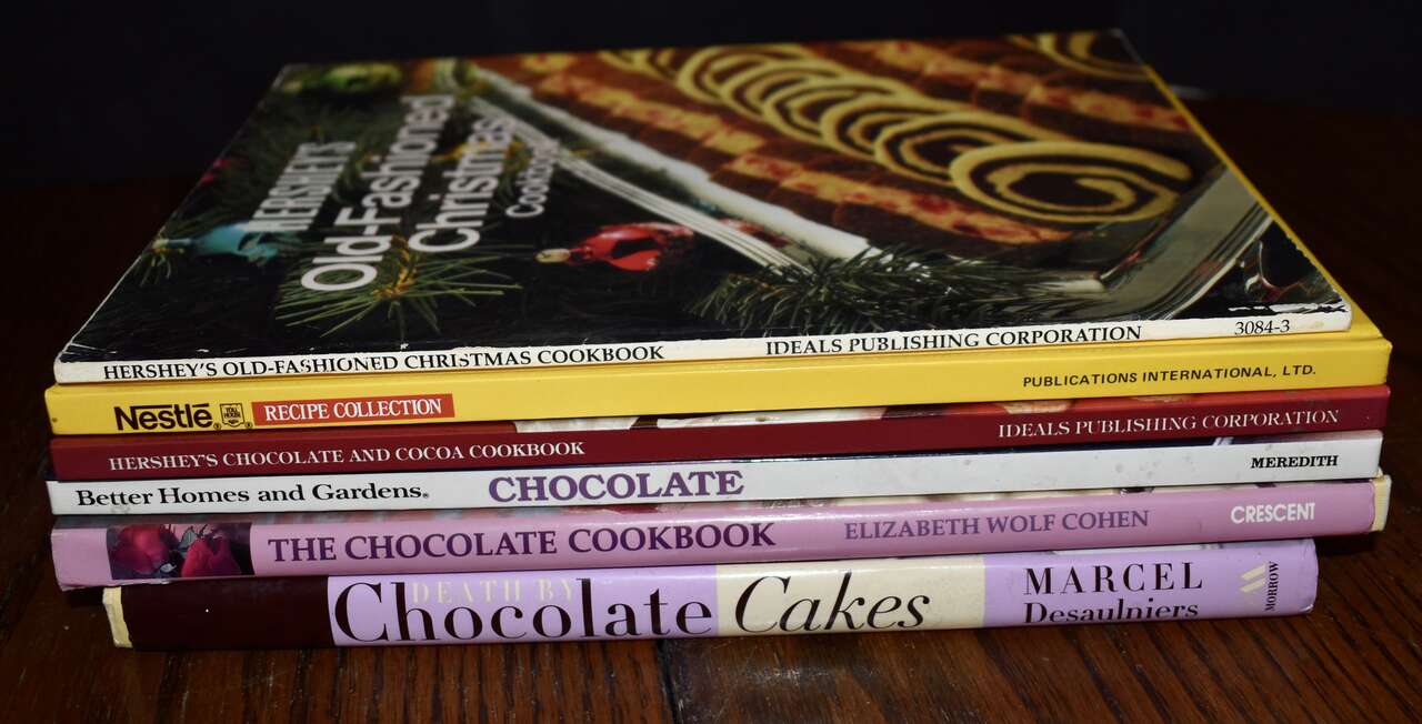 A LOT OF 6 DIFFERENT CHOCOLATE RECIPES COOKBOOKS WITH CAKES, COOKIES AND MORE ALL FOR ONLY $5.00
