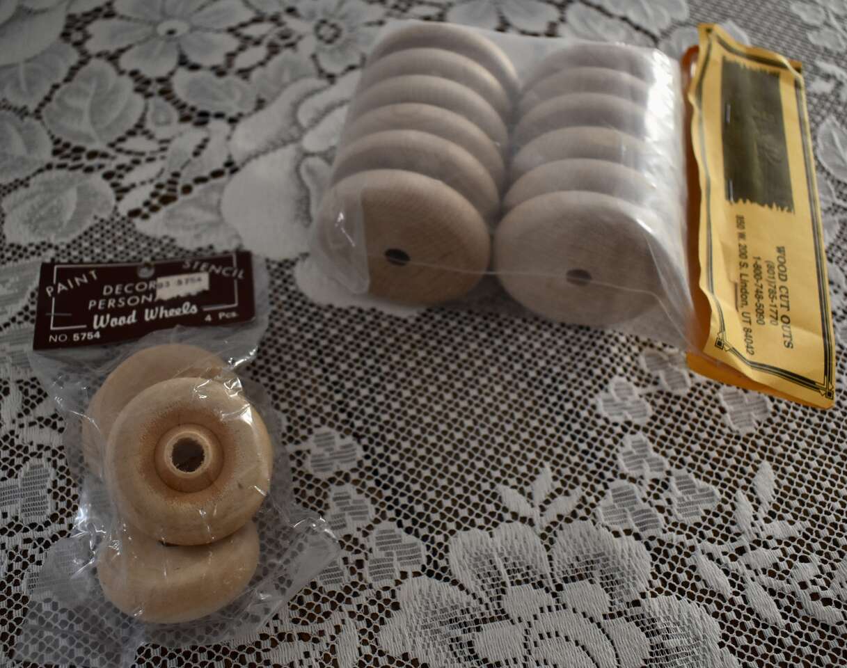 2 SIZES OF WOODEN WHEELS THAT YOU CAN PAINT OR STENCIL AND ADD TO FUN CRAFT PROJECTS LIKE WAGONS AND MORE…