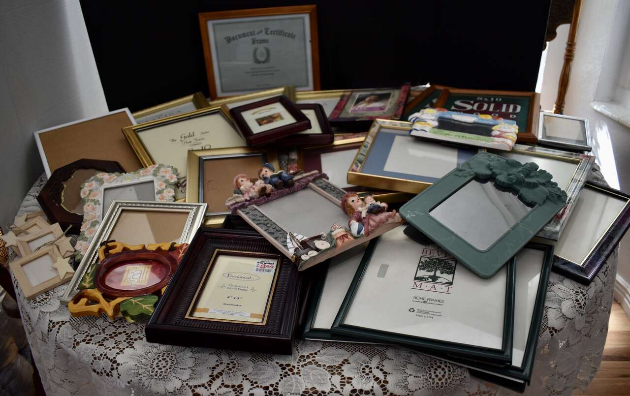 Several Photo / Picture Frames 8 X 10 Inches To 5 X 7's inches And Smaller In Nice Gently Used Condition
