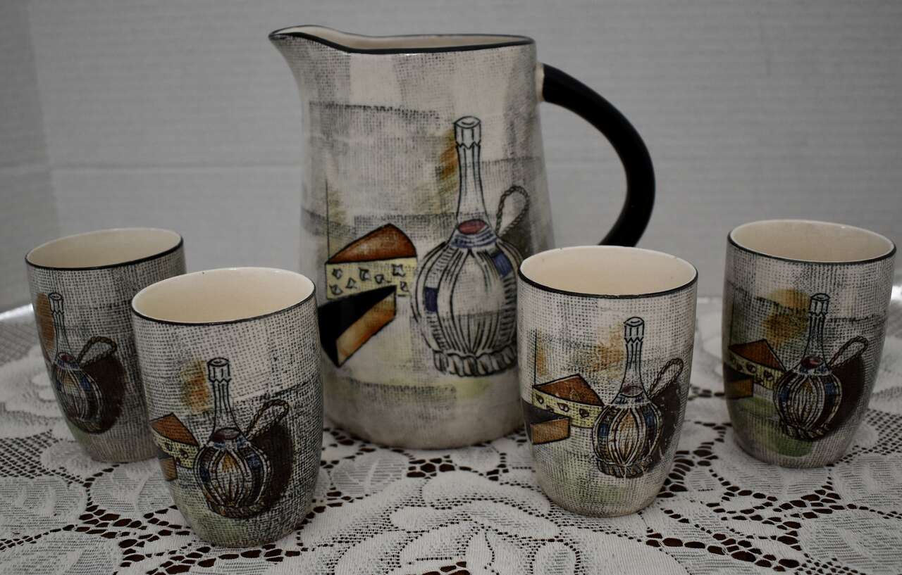 Antique / Vintage Juice Pitcher With 4 Matching Cups By Capri Royal Sealy Made In Japan