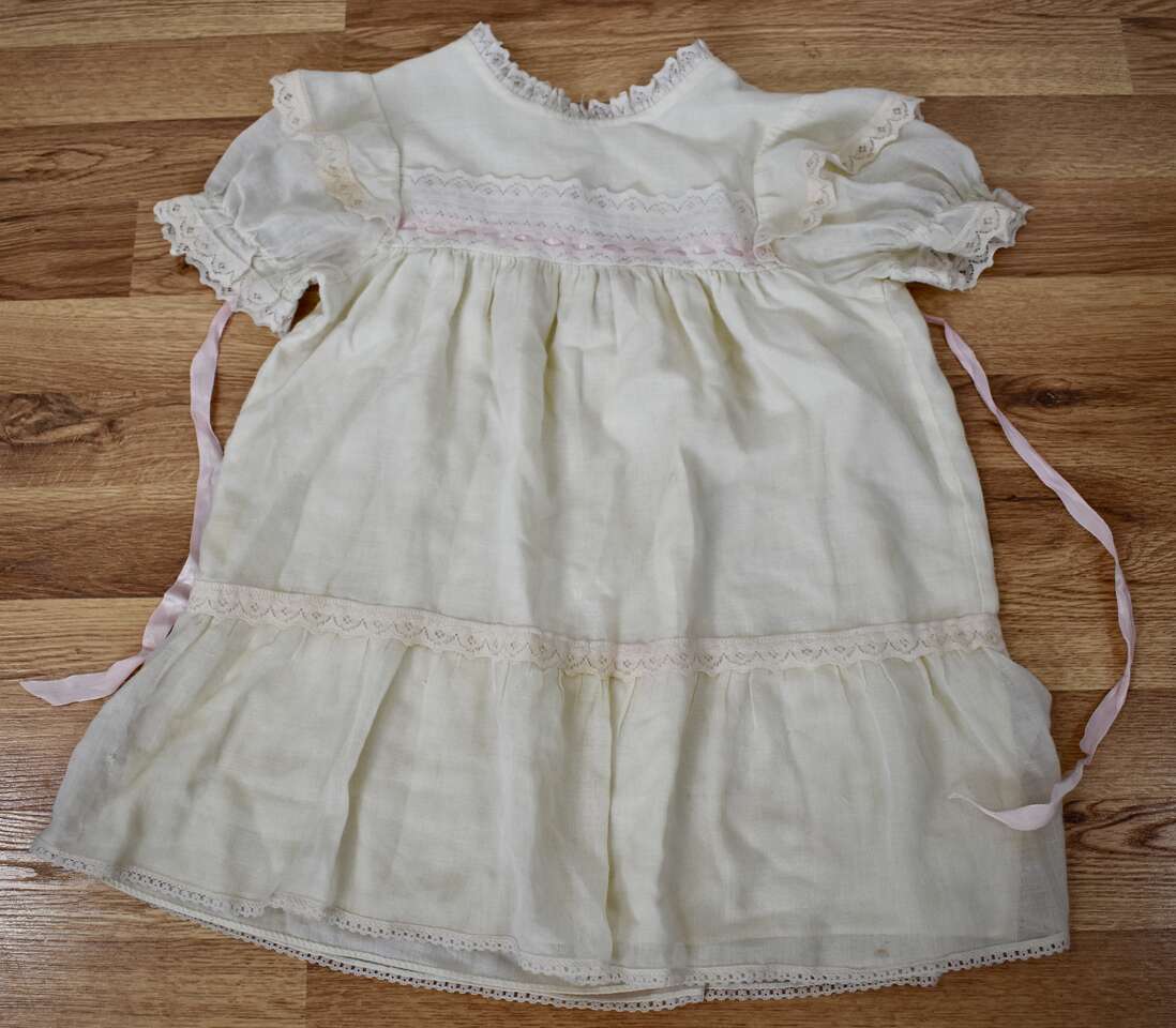 Very Pretty Vintage Cream With Pink Little Girls Dress Size 6X