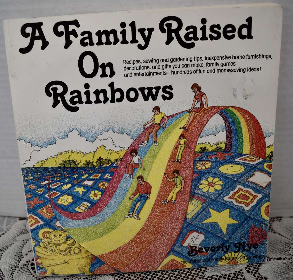 Vintage- A FAMILY RAISED ON RAINBOWS- Pub.1979 Paperback Book With Recipes, Crafts, Hundreds Of Money Saving Ideas And More