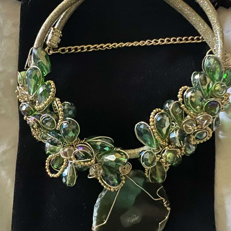 Elegant necklace chokers