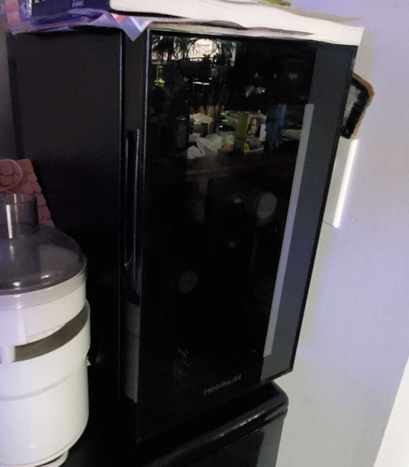 Frigidaire 8 bottle wine core