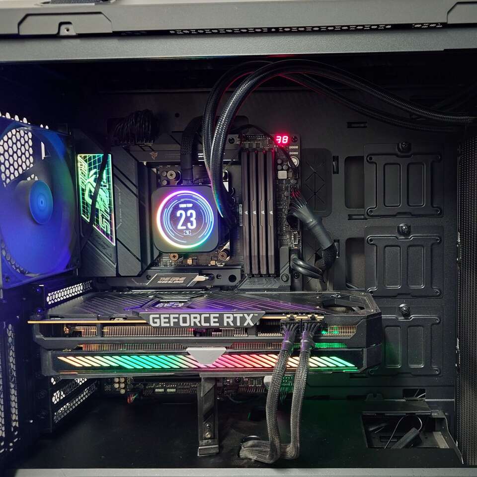 AMD Ryzen 9 7950x, 4TB SSD, 3070, 192GB DDR5 RAM