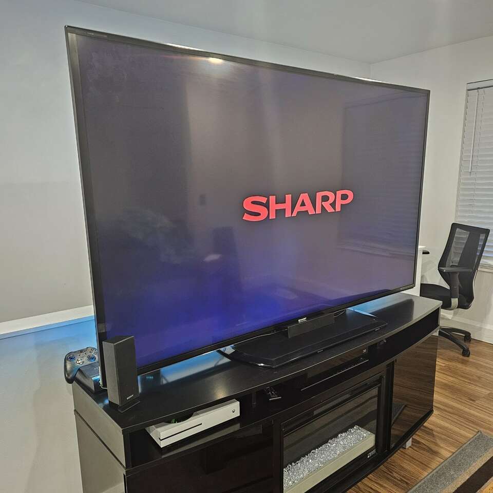 80" Sharp Aquos Quattron 3D tv Electronics