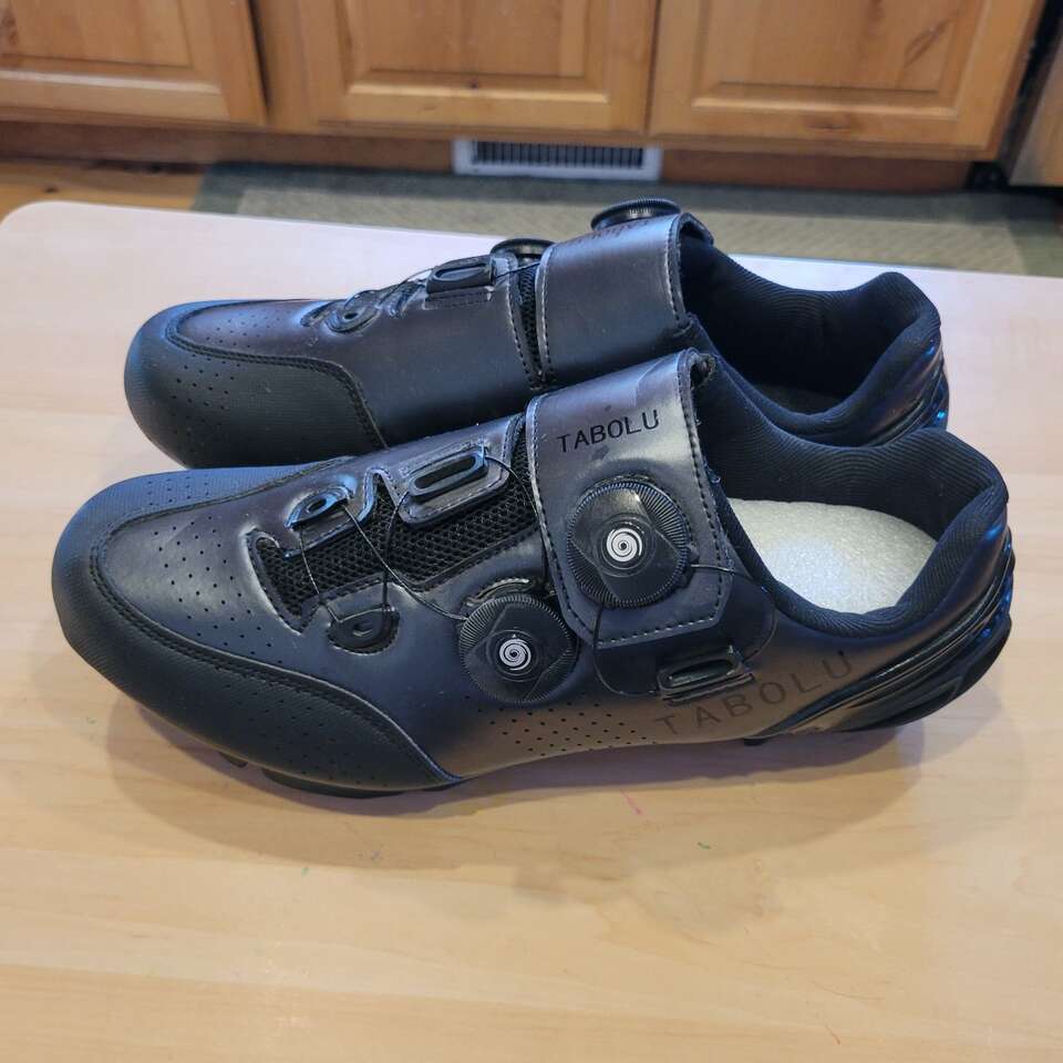 SPD Clipless Biking Shoes Size 40, 7 Mens, 8.5 wom