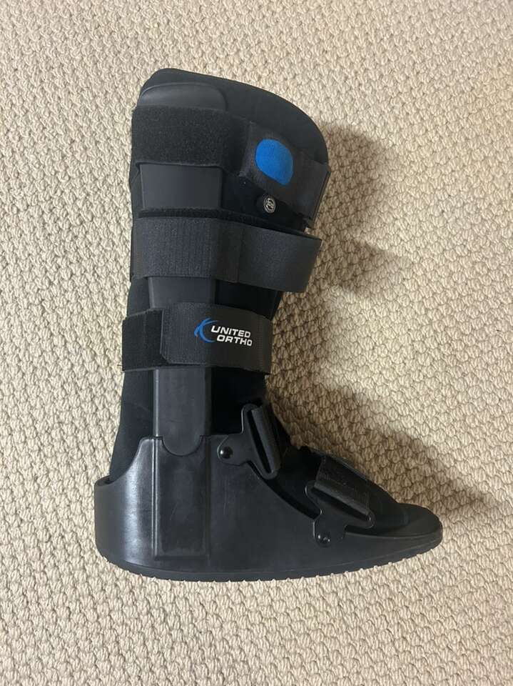* Cam Walker Boot | United Ortho Size L - NEW *