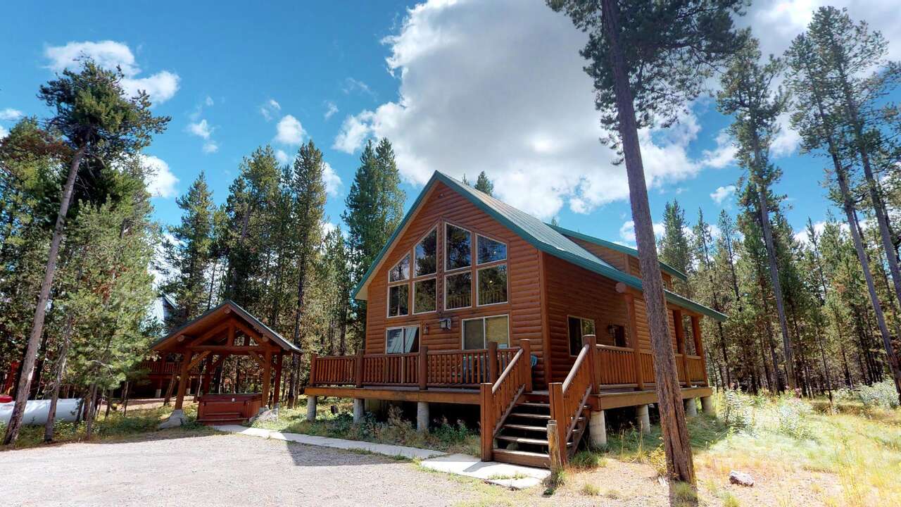 Huckleberry Inn - Island Park, ID