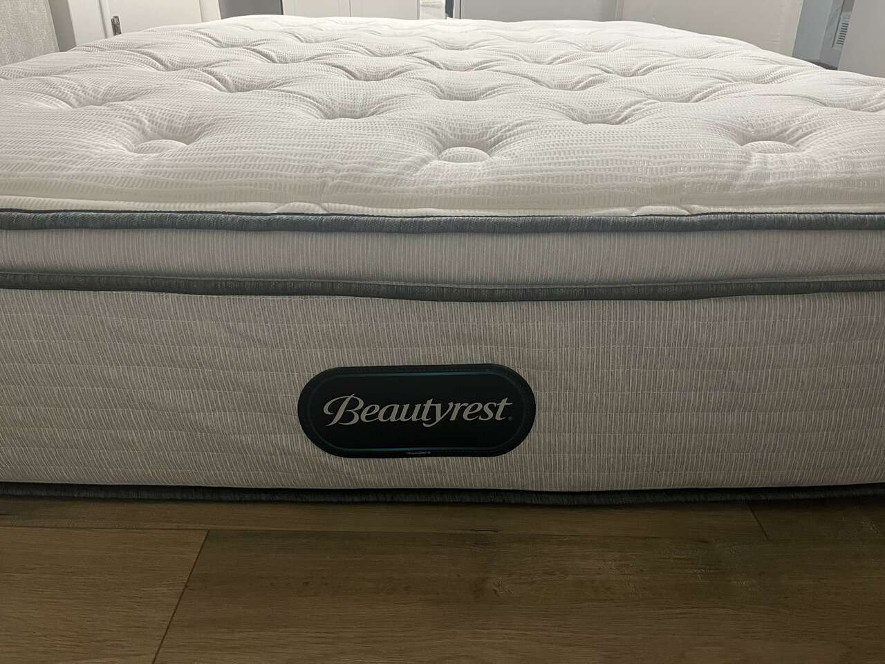 Brand New! Sealy Beautyrest Queen Mat… Furniture