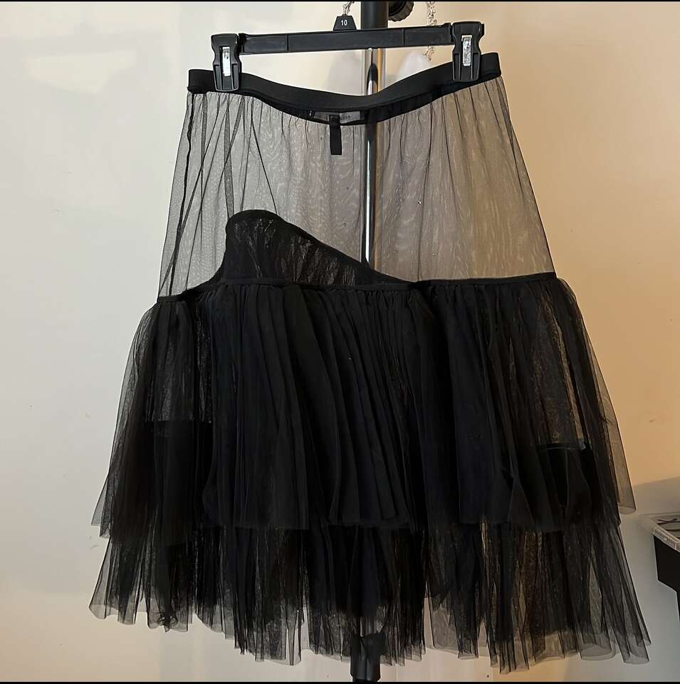 New BCBG Size M tulle layered skirt