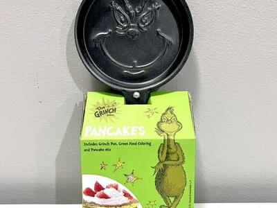Christmas The Grinch Pan and Pancake Mix