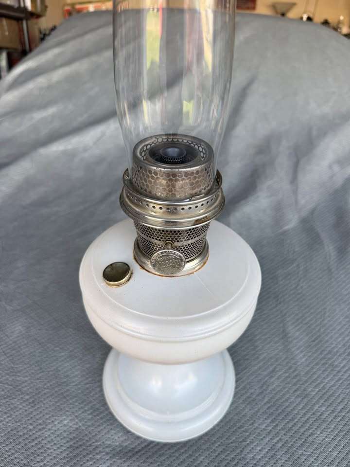 Antique Aladdin kerosine/oil lamp model A