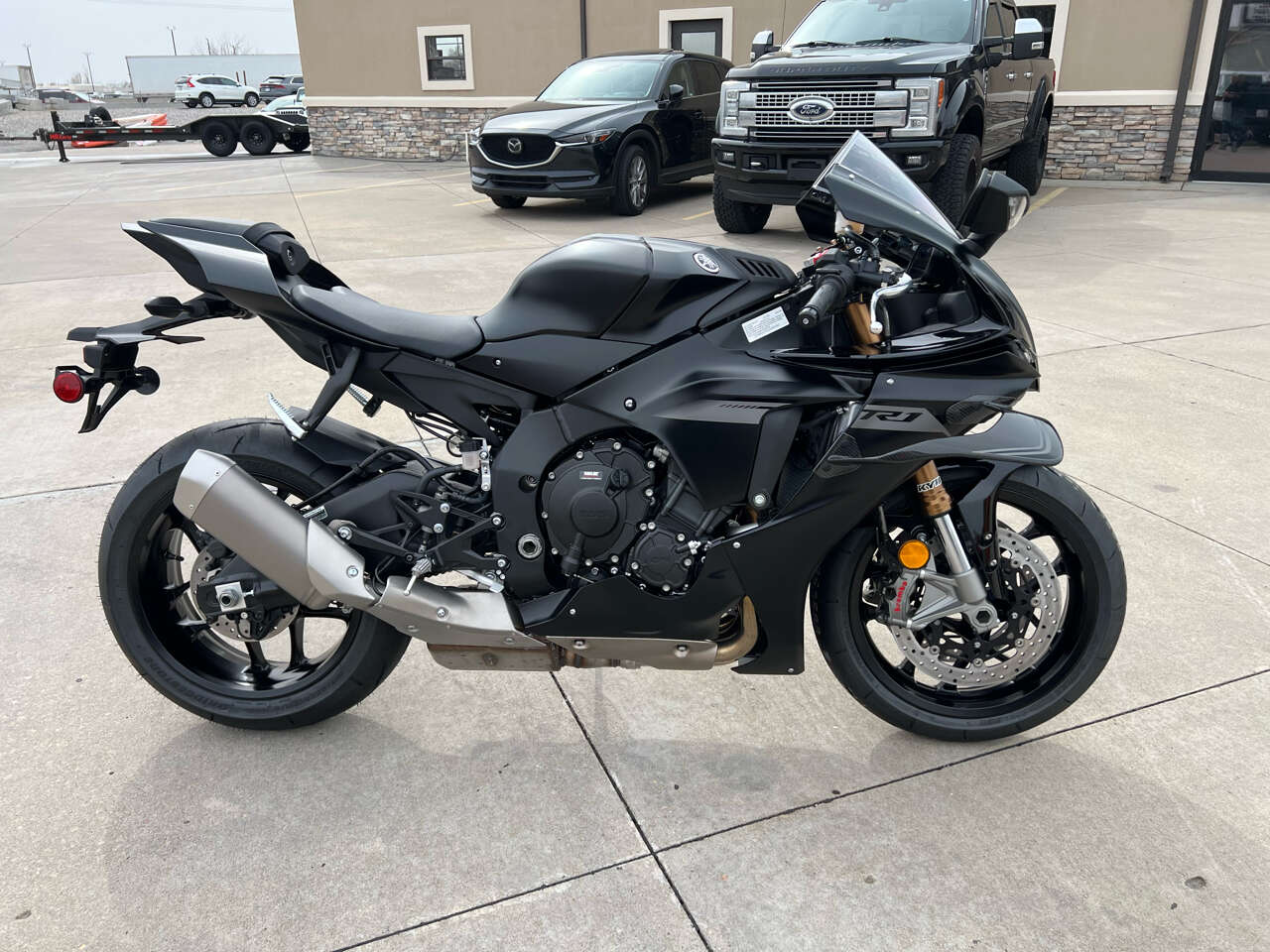2025 Yamaha YZF-R1 Matte Raven Black