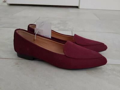 Women's Size 6 Youth Size 4 1/2 Pointed Toe Loafer