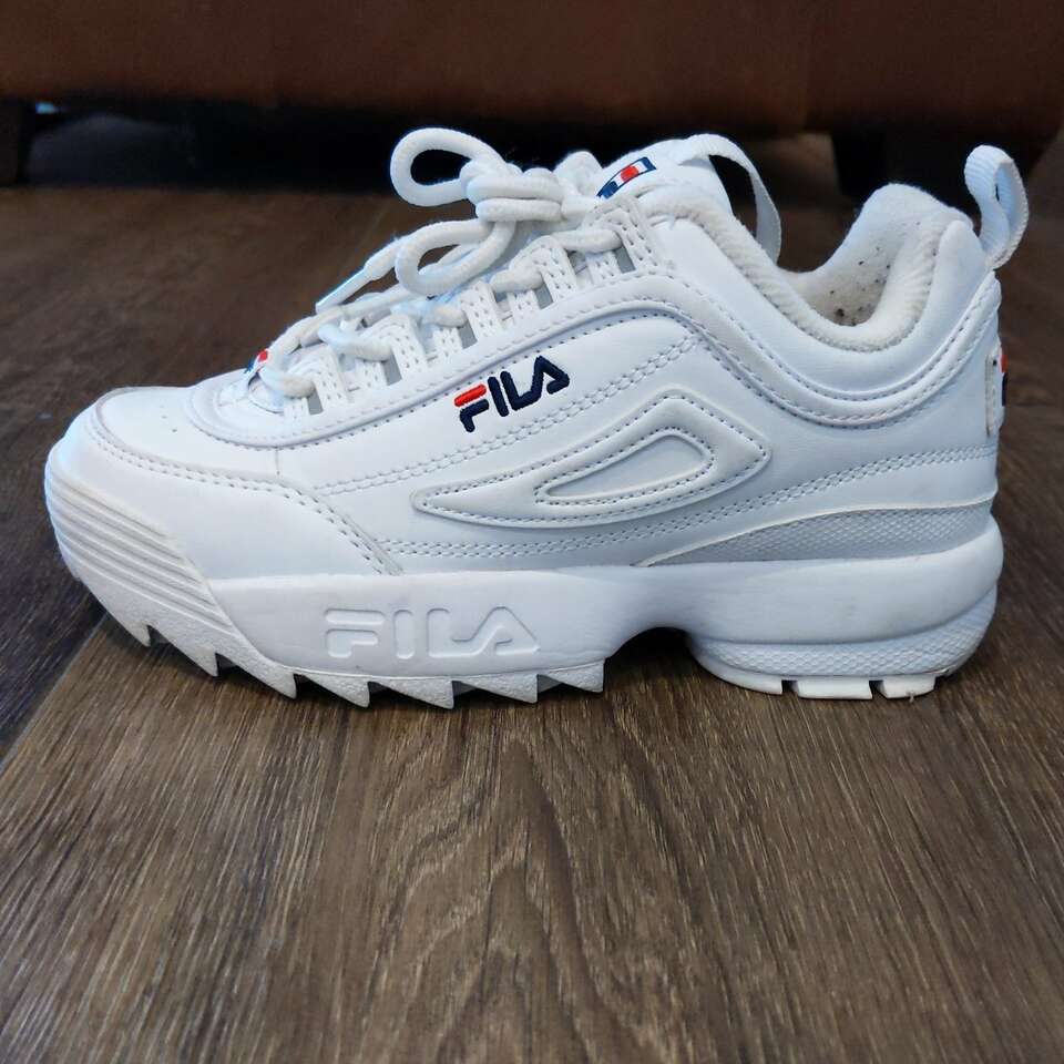 Girls or Boys Size 1 White Fila Shoes Sneakers