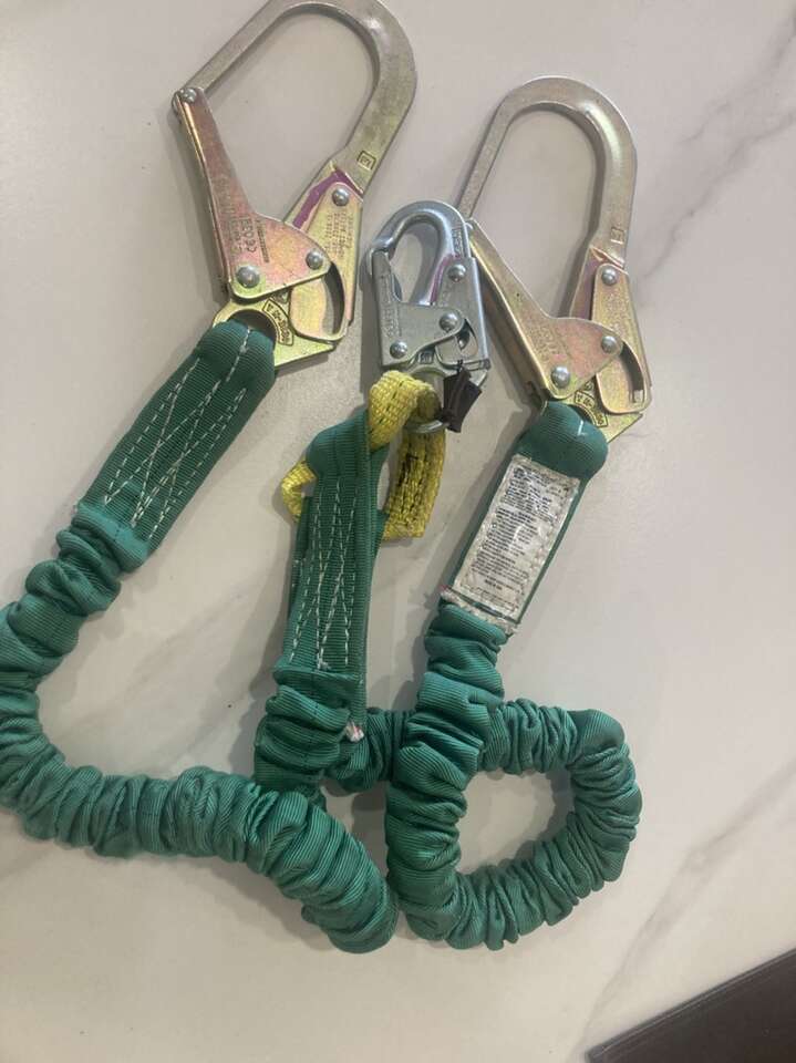 Buck V Style Energy Absorbing Lanyard