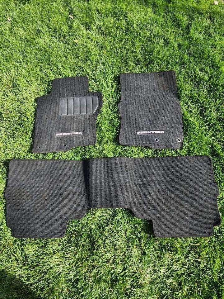 2022 Nissan Frontier OEM carpet mats