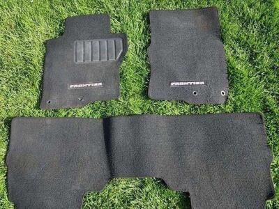 2022 Nissan Frontier OEM carpet mats