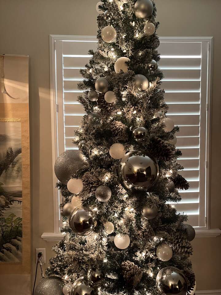 7.5 foot prelit Holiday Tree