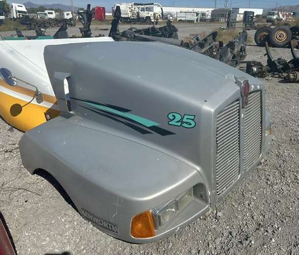 Truck HOODS Peterbilt, Freightliner, Kenworth, Volvo and more /rp