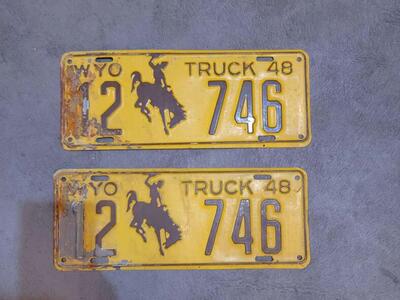 1948 Wyoming license plate pair