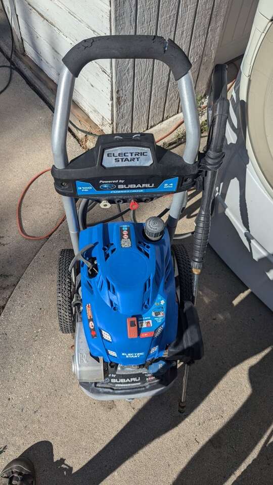 Subaru 3100 PSI pressure washer 2.4 GPM