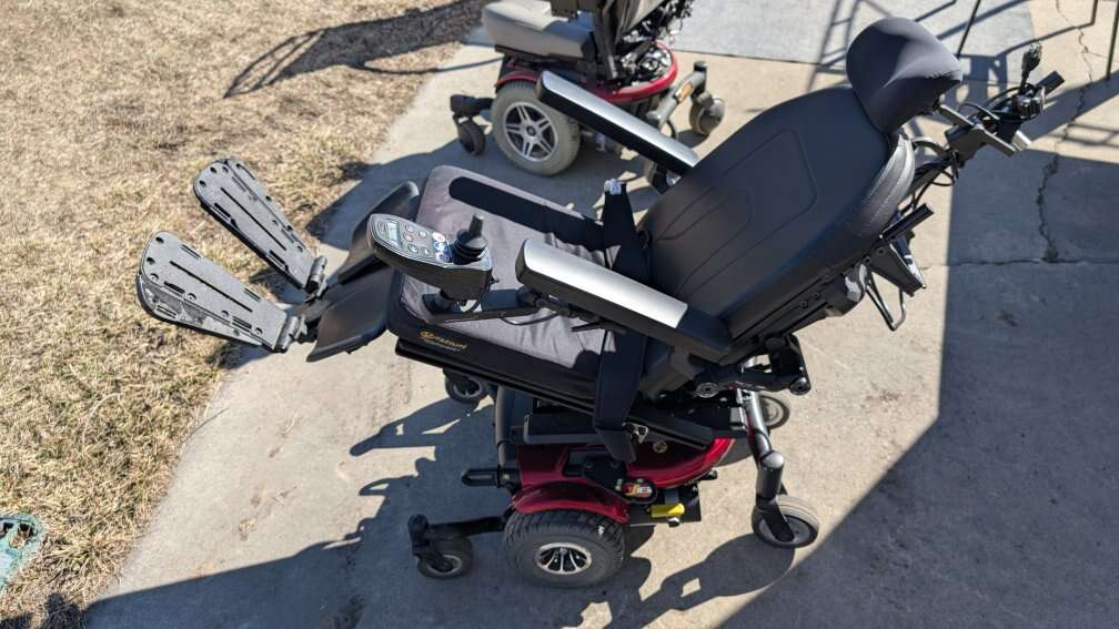 quantum J6 pride mobility jazzy with