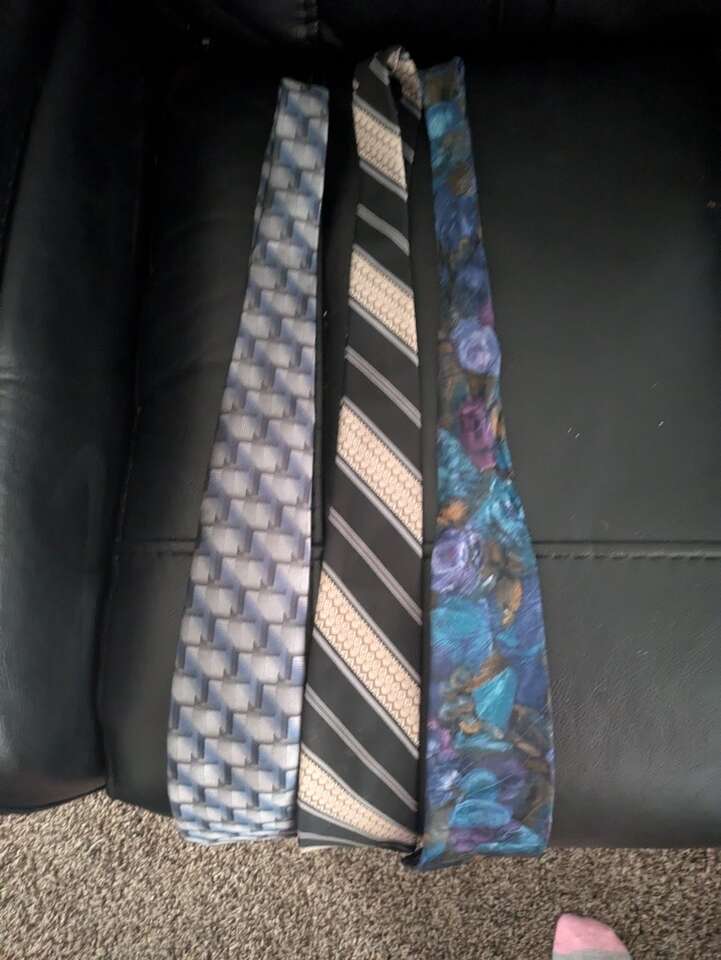 Men's dress ties