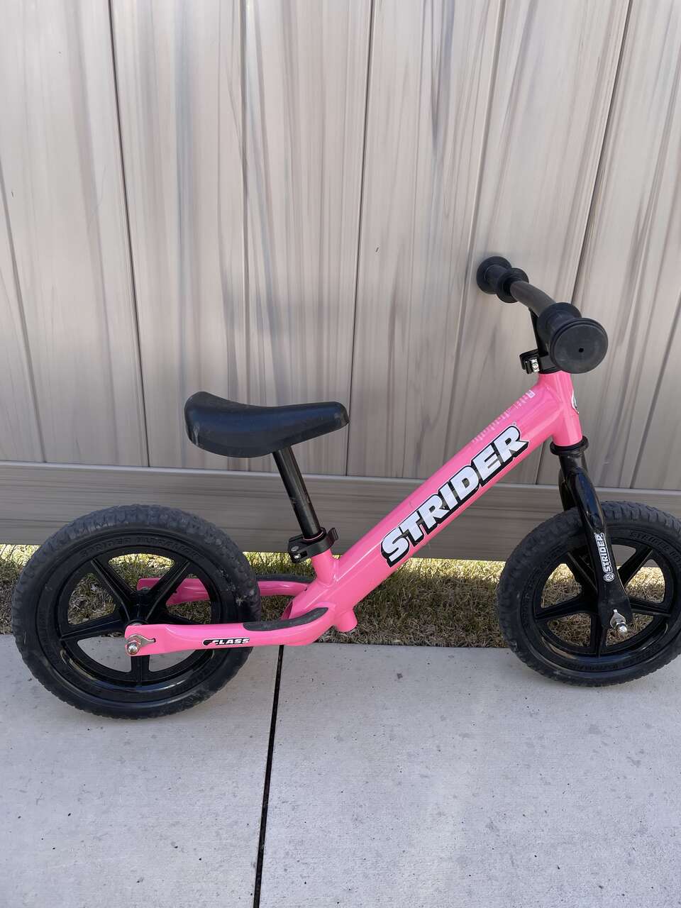 pink street strider