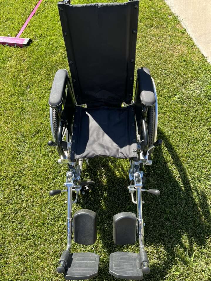 Wheelchair,, Knee Scooter, Walker For Rent