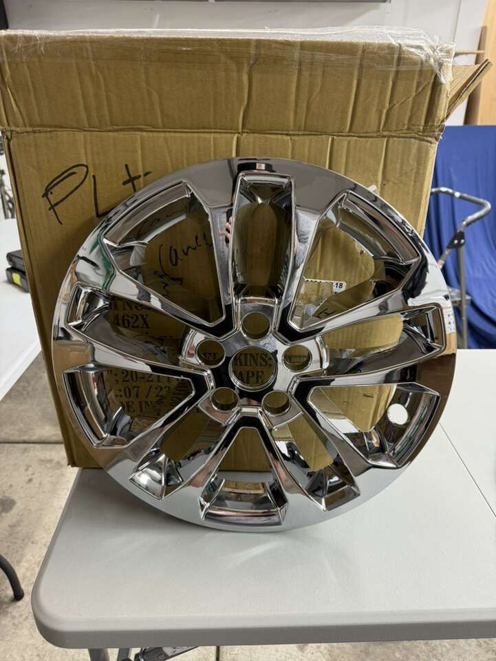 Brand New, 20-21 Ford Escape Chrome Hub Caps