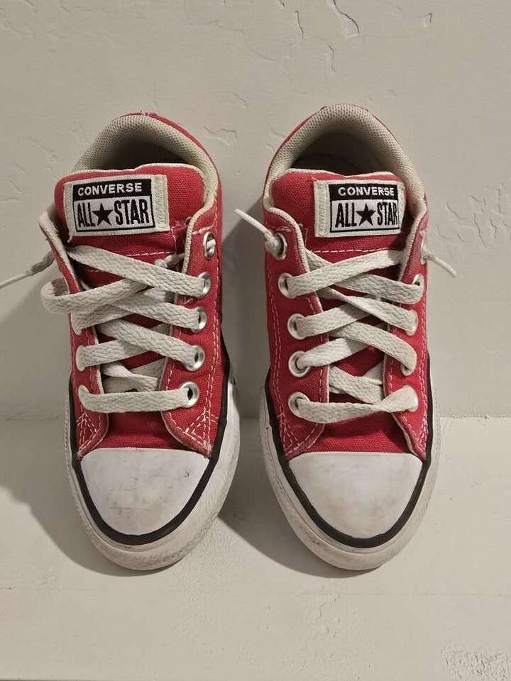 Converse ALL-STAR Youth Size 11 Red Casual Shoe.