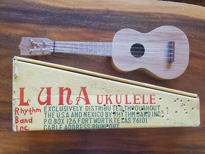 Vintage 1960s Luna 300c Ukelele
