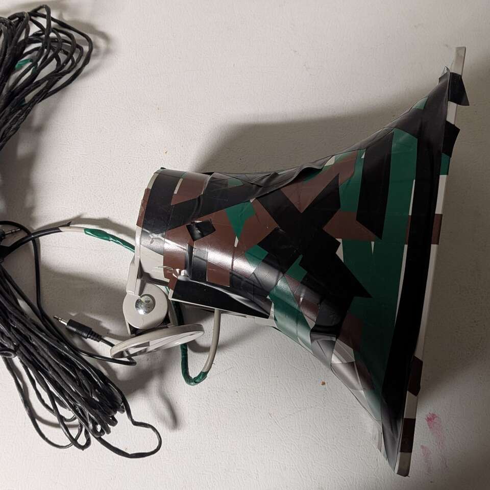 Speaker with amplifier and cord