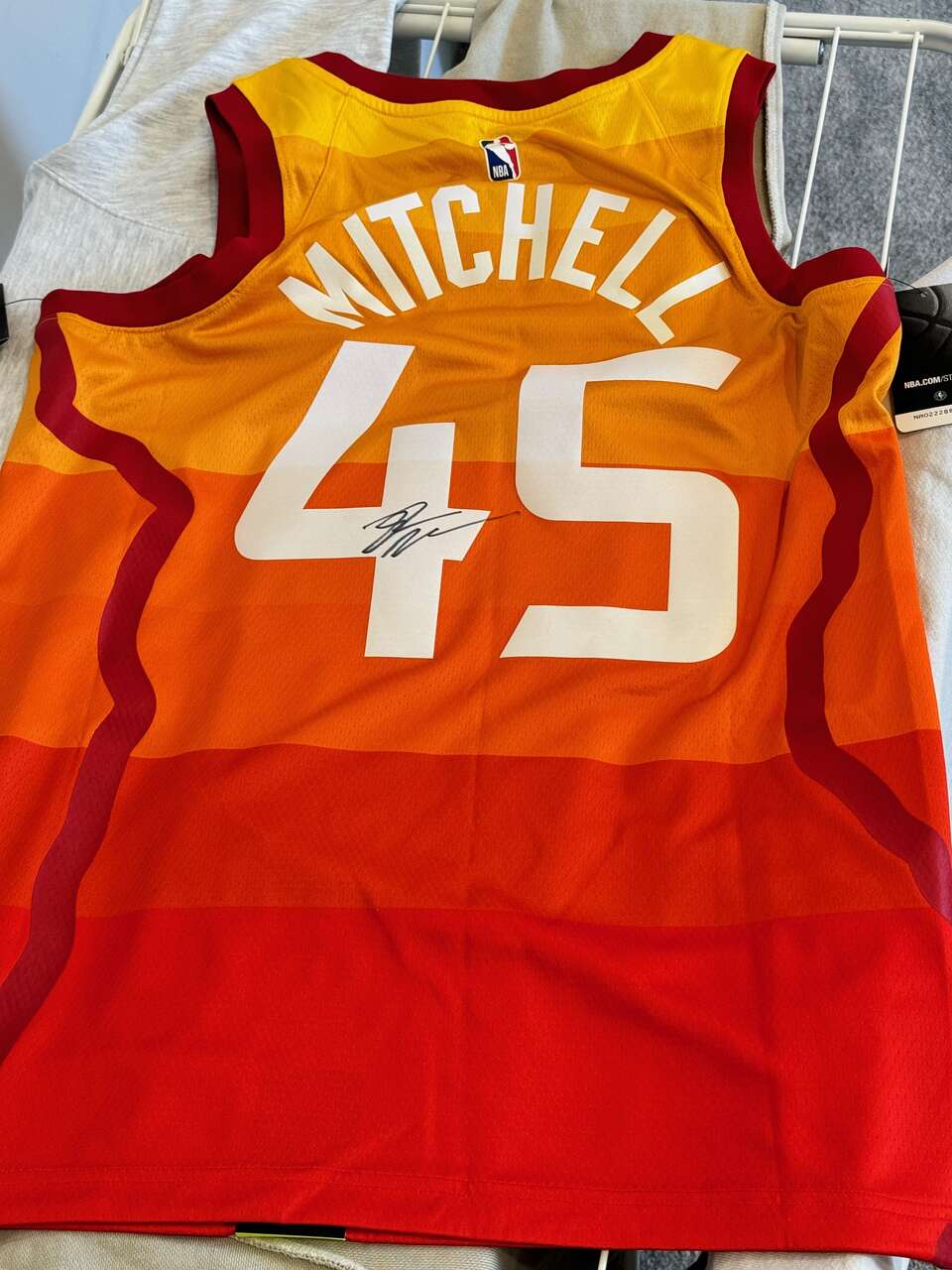 Utah Jazz - Donovan Mitchell - Autographed Jersey - Auto